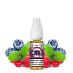 Elfbar Elfliq Nic Salts Liquid Flasche mit Blueberry Sour Raspberry Geschmack vor frischen Früchten.